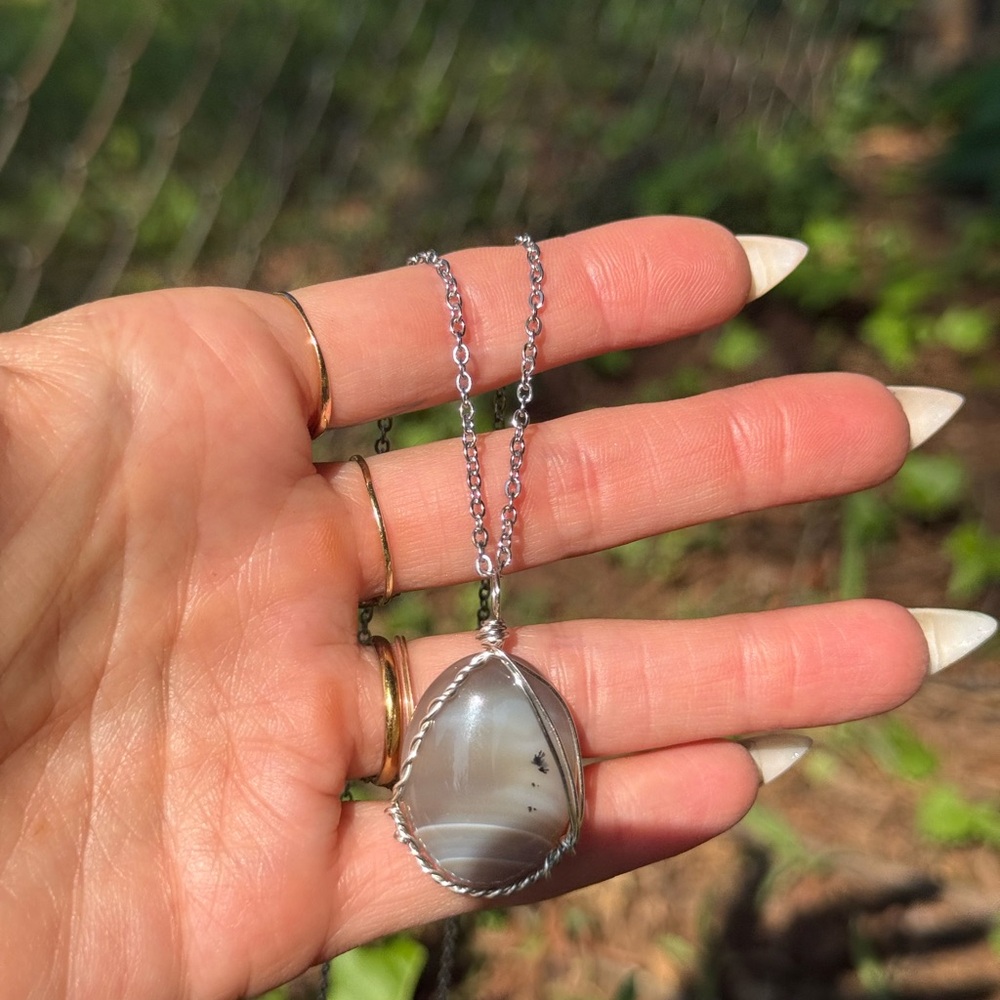 Grey agate crystal necklace - Picture 4 of 4